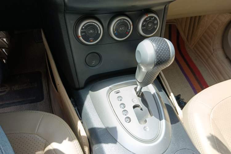 Used Nissan Qashqai 2011 2.0 XV Lea CVT 2WD Gear Lever