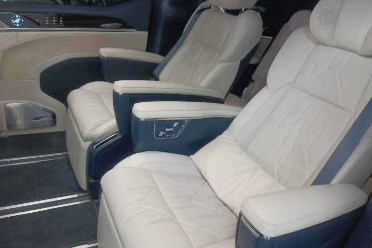 Used Zeekr 009 2024 7-Seater Aisle Version 108 kWh