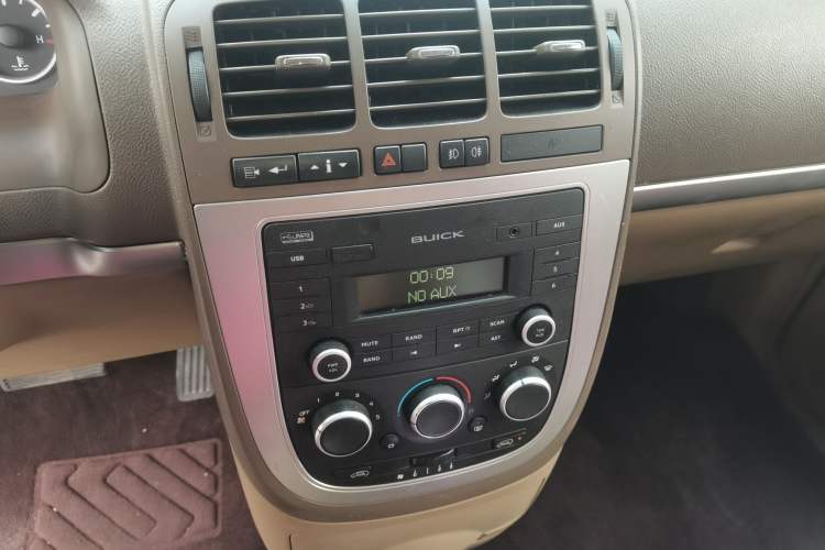 Used Buick GL8 2014 2.4L Comfort Edition
