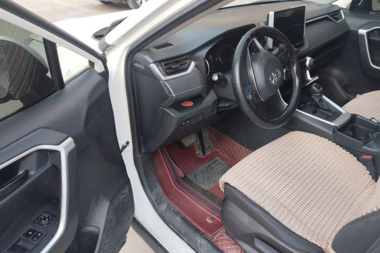 Used Toyota RAV4 2020 2.0L CVT Two-Wheel Drive Urban Edition Interior 3