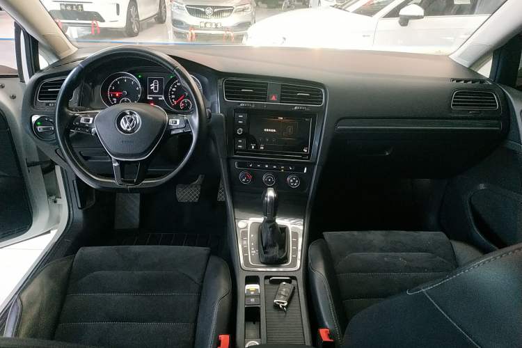 Used Volkswagen Golf 2018 230TSI Automatic Luxury Version
