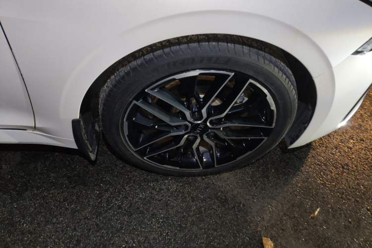 Used Kia K5 2020 380T GT-Line Flagship Edition Right Front Wheel Hub