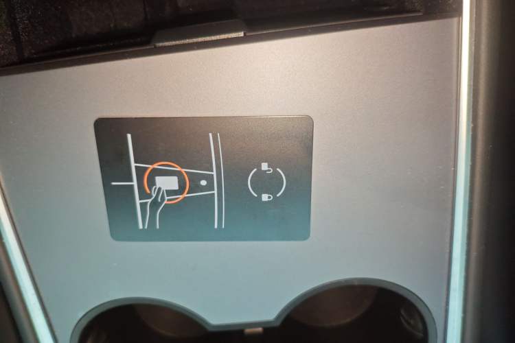 Used Tesla Model Y 2024 Rear-Wheel-Drive Version Interior 1