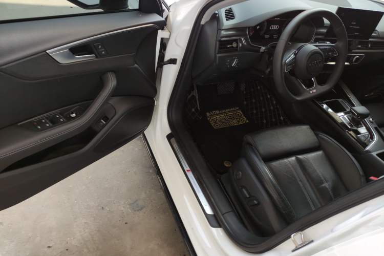 Used Audi A4L 2020 40 TFSI Luxury Dynamic Model
