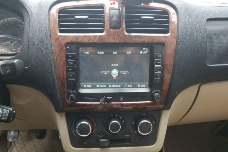 Used Dongfeng Fengon 330 2014 1.5L Manual Utility Version DK15 Audio And AC Panel