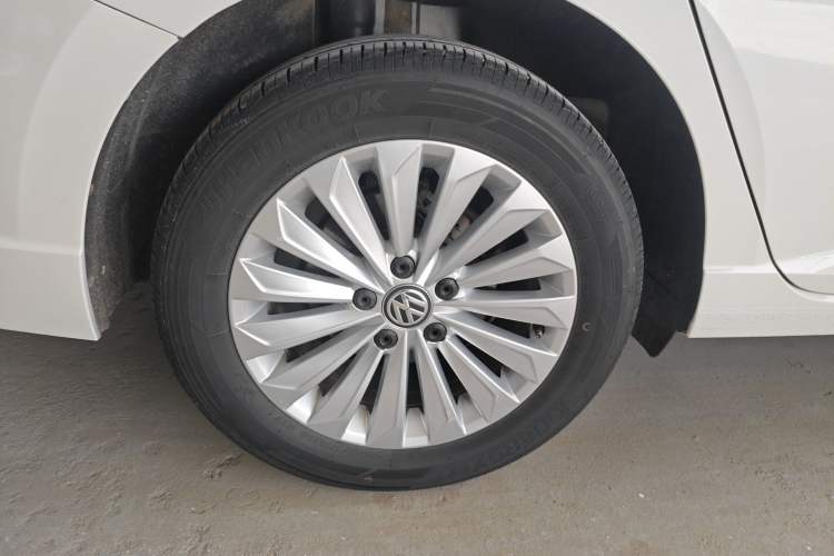 Used Volkswagen Lavida 2019 1.5L Manual Comfort Edition China VI Standard Exterior 5