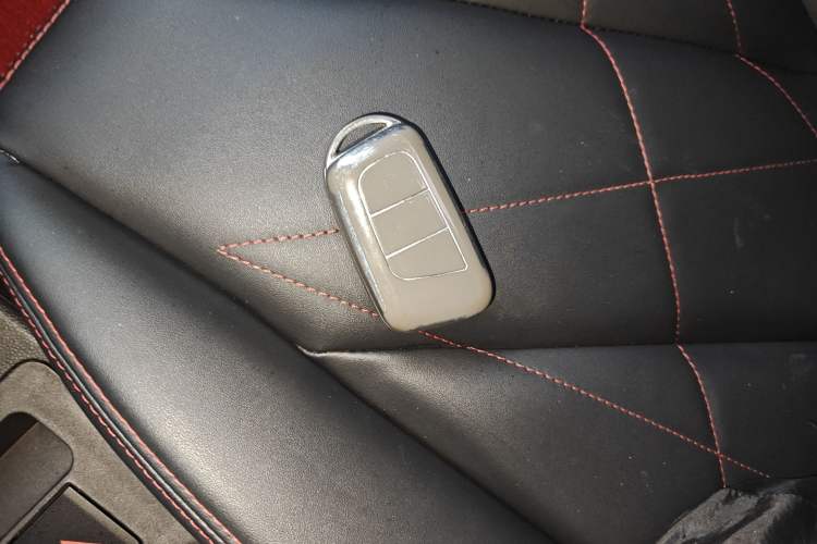 Used Chery Little Ant 2022 Sweet Pink Edition Half-Sugar Version Lithium Iron Phosphate 29.2 kWh 30 kW 301 km