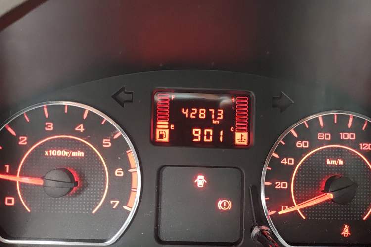 Used Wuling Rongguang S 2023 1.5L Base Version 5/7 Seats Odometer Close Up