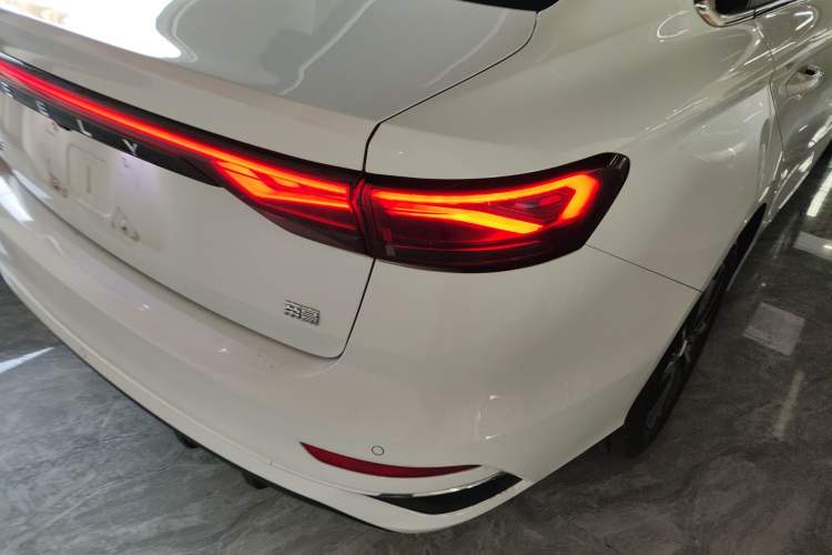 Used Geely Auto Emgrand 2025 4th Generation 1.5L CVT Flagship Version
