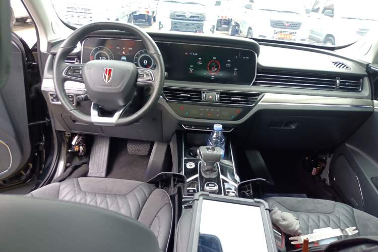 Used Hongqi HS5 2022 Revised Version 2.0T Smart Connect Flagship Edition Center Console