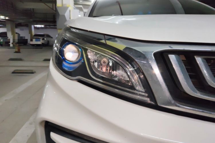 Used Geely Auto Vision X3 2019 Upgraded Model 1.5L CVT Elite Version Right Front Headlight