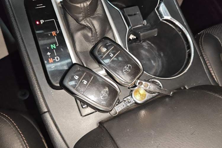 Used Toyota Highlander 2015 2.0T Four-Wheel Drive Luxury Edition 7-Seater Vehicle Key