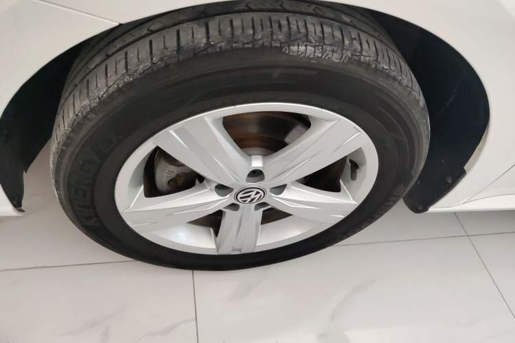 Used Volkswagen Lavida 2018 Classic 1.5L Automatic Fashion Edition China VI Standard Left Front Wheel Hub