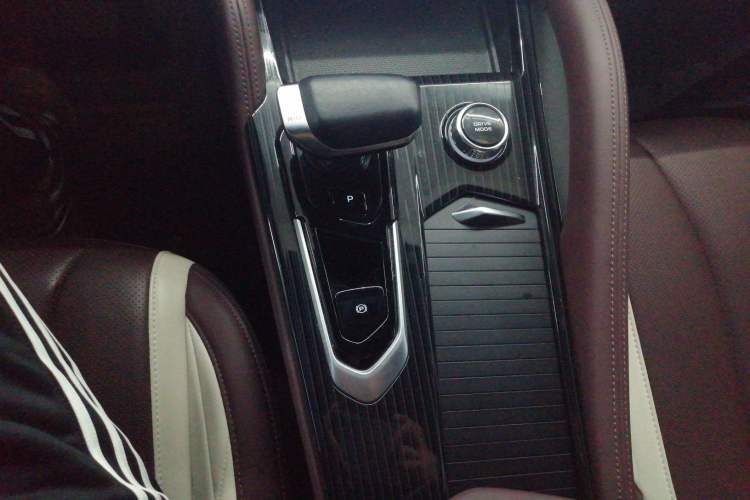 Used Geely Auto Monjaro L 2021 2.0TD DCT EVO Two-Wheel Drive Prestige Version Audio And AC Panel