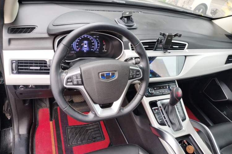 Used Geely Auto Emgrand X7 Sport 2018 1.8TD Automatic Two-Wheel Drive Smart Connect 4G Internet Edition Center Console