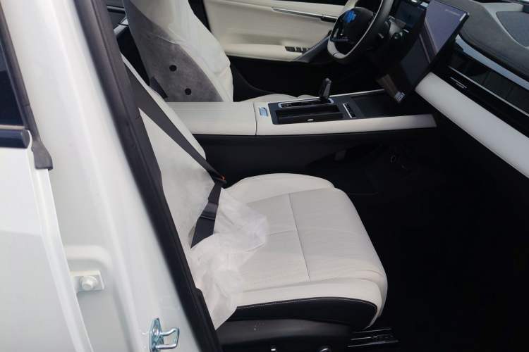 Used Geely Auto FX11 2024 2.0TD DCT Intelligent Driving Version Right Front Seat