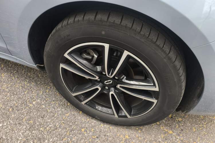 Used Hima AITO M5 2024 All-Electric Max Rear-Drive Advanced Intelligent Driving Version Right Front Wheel Hub