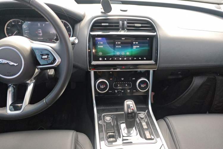 Used Jaguar XEL 2020 2.0T 200 PS S Advanced Elegance Edition Audio And AC Panel