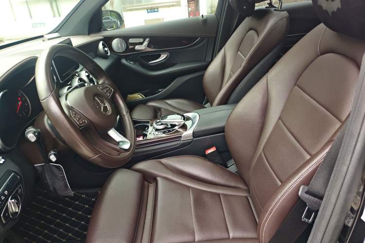 Used Mercedes-Benz GLC 2018 Facelift GLC 260 4MATIC Luxury Edition
