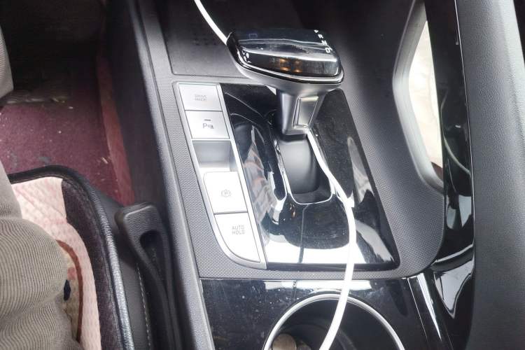 Used Hyundai Elantra 2021 1.5L CVT LUX Prestige Edition Gear Lever