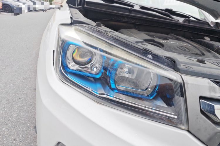 Used CHANGAN CS75 2017 Shangkui Edition 1.5T Automatic Fengxiang Model Right Front Headlight