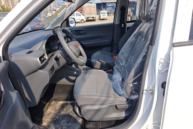 Used Wuling Hongguang New Energy 2025 Extended-Range Hybrid 50 km Standard Version Left Front Seat