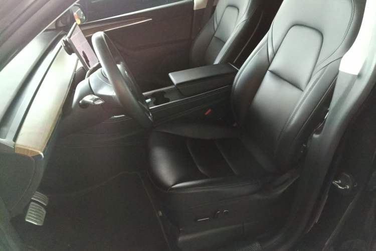 Used Tesla Model Y 2021 Standard Range Rear-Wheel Drive Version Left Front Seat