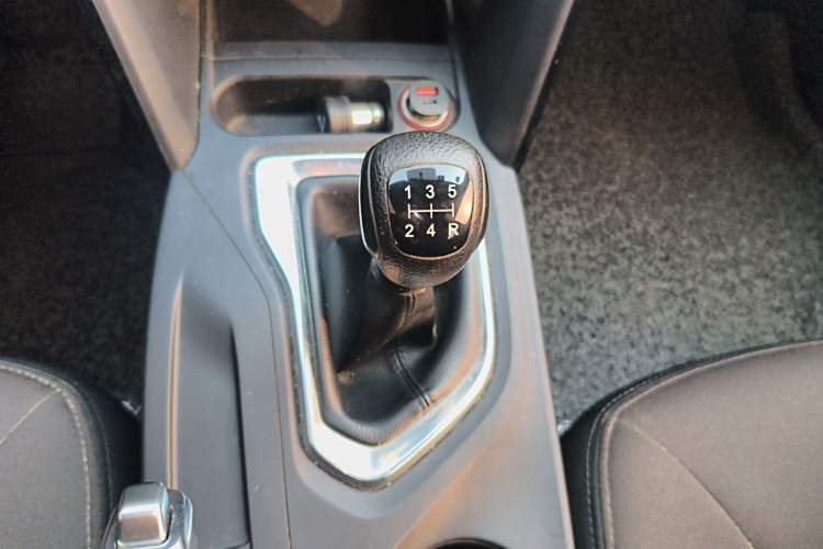 Used GAC Trumpchi GS4 2016 235T Manual Comfort Edition Gear Lever