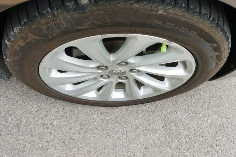 Used Buick LaCrosse 2014 2.0T SIDI Smart Luxury Flagship Edition Right Front Wheel Hub