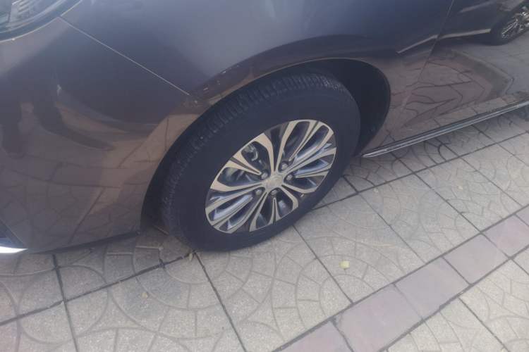 Used Buick GL8 2023 Land Executive Class Smart Enjoyment Model Left Front Wheel Hub