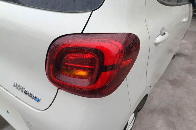 Used Wuling Hongguang MINIEV 2025 Four-Door Version Premium Edition Exterior 3