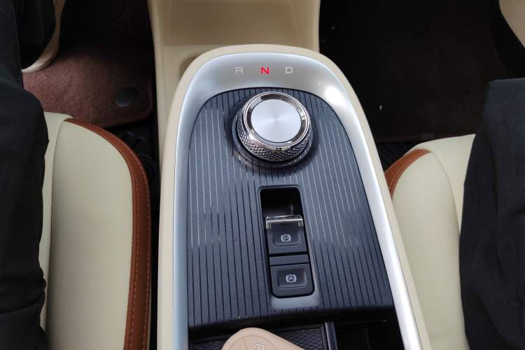 Used ORA Good Cat 2022 Morandi Edition 400km Standard Range Luxury Version Lithium Iron Phosphate Gear Lever