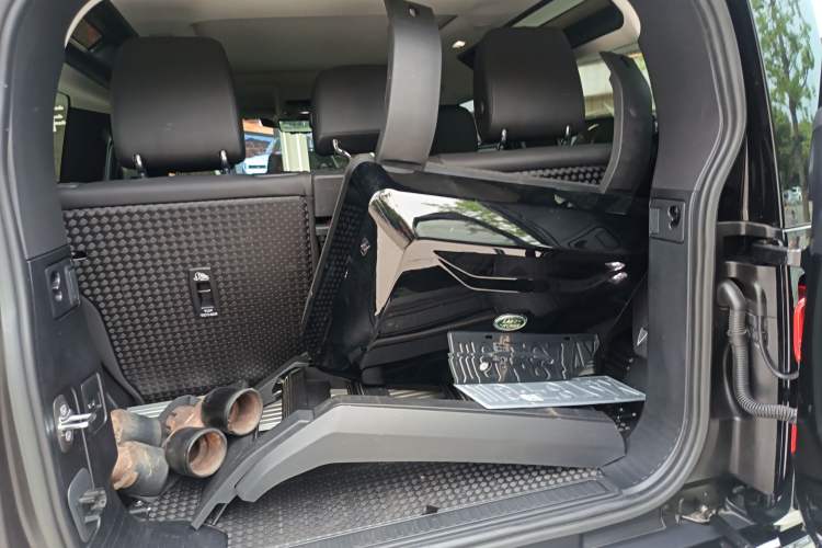 Used Land Rover Defender 2023 90 2.0T P300 SE
