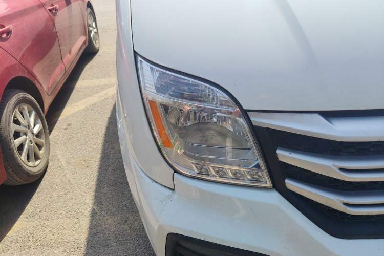 Used SAIC MAXUS Xintu V80 2024 Value Edition City Distribution King 6MT Long Wheelbase High Roof 127 Ps 3 Seats
