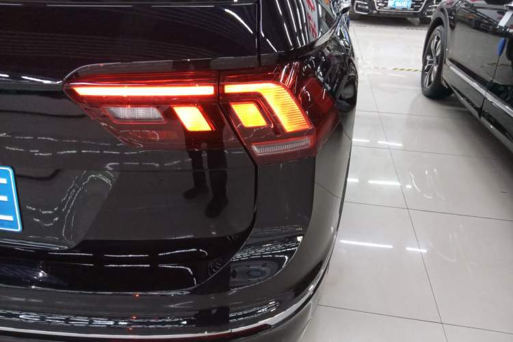 Used Volkswagen Tiguan L 2025 Model Outstanding Version 330TSI Automatic Two-Wheel Drive R-Line Longyao Edition
