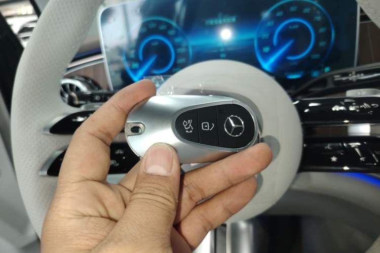 Used Mercedes-Benz EQE SUV 2024 500 4MATIC Luxury Edition Vehicle Key