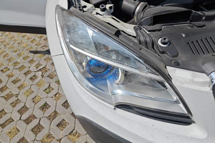 Used Buick Encore 2015 1.4T Automatic Two-Wheel Drive Urban Elite Version
