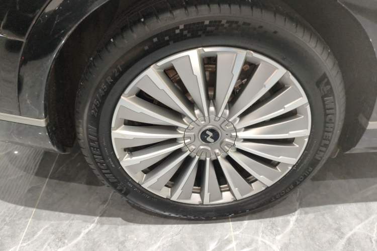 Used ONVO Luxeed L90 2025 Model—Max Six-Seater Version Right Rear Wheel Hub