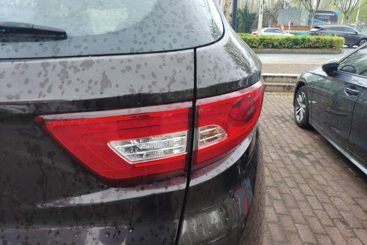 Used Soueast DX7 2015 1.5T Manual Luxury Model Right Rear Taillight