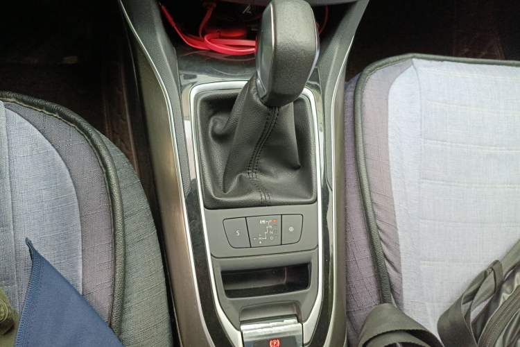 Used Peugeot 408 2016 1.6T Automatic Luxury Edition Gear Lever