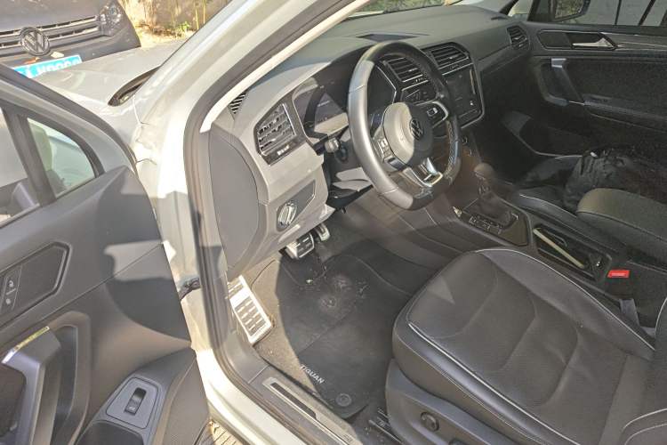 Used Volkswagen Tiguan L 2021 330TSI Automatic Two-Wheel Drive R-Line Flagship Edition
