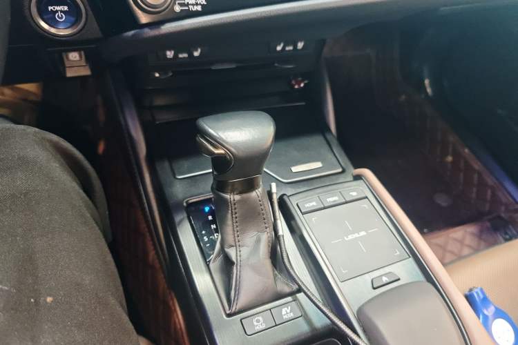 Used Lexus ES 2021 300h Deluxe Edition