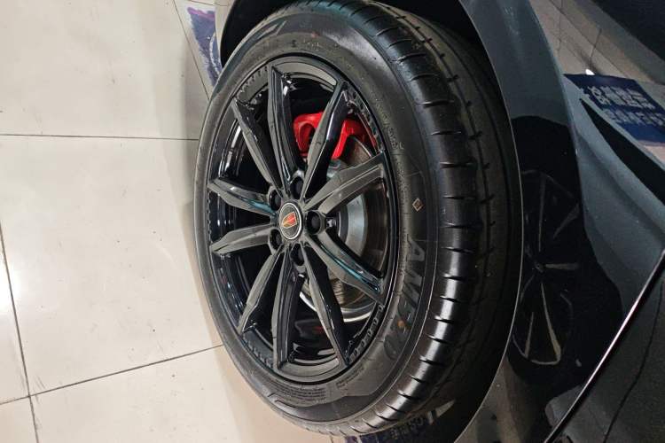 Used Hongqi H5 2025 Model 2.0T Automatic Xuan Ying 2 Million Units Commemorative Edition Right Rear Wheel Hub