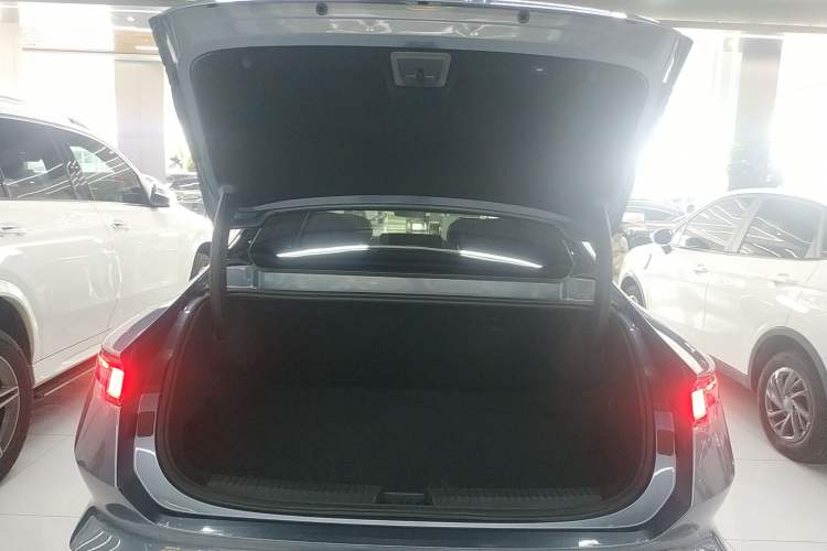 Used Lynk & Co Z10 2025 95 kWh 702 km All-Wheel Drive Intelligent Driving Ultra