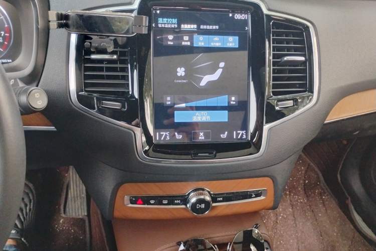 Used Volvo XC90 2022 B6 Zhiyi Luxury Edition 7-Seater Audio And AC Panel