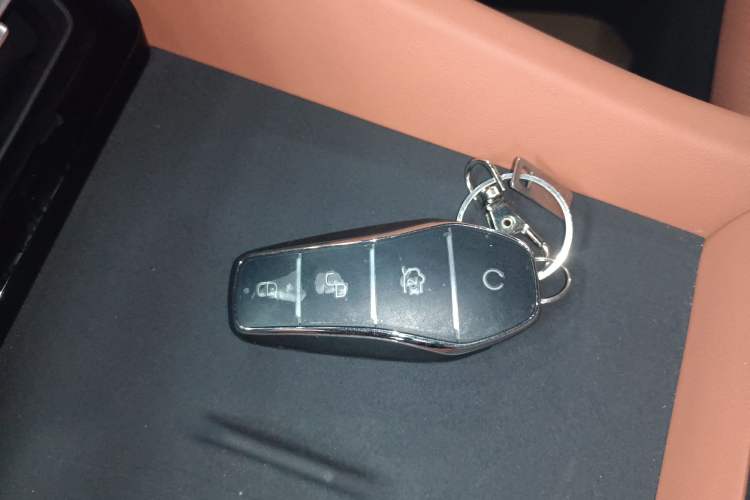 Used BYD Tang L 2025 EV 670KM LiDAR Flagship Version Vehicle Key