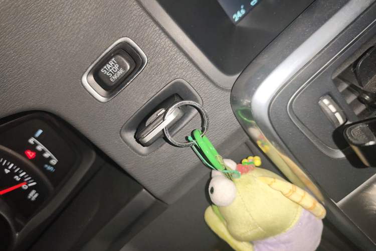 Used Volvo S60 2015 S60L 2.0T Zhiyuan Edition
