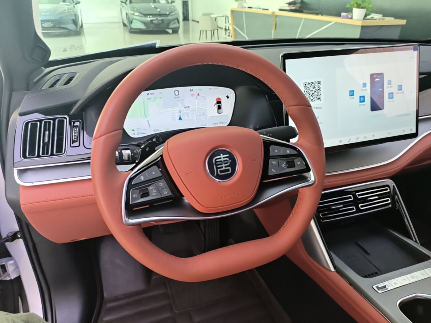BYD Tang New Energy 2025 Model Smart Drive Version DM-i 175KM Prestige Version — снимка 13
