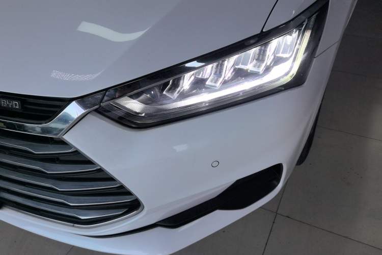 Used BYD Qin Pro 2019 Super Edition 1.5TI Automatic Smart Connect Brilliance Model China V Standard