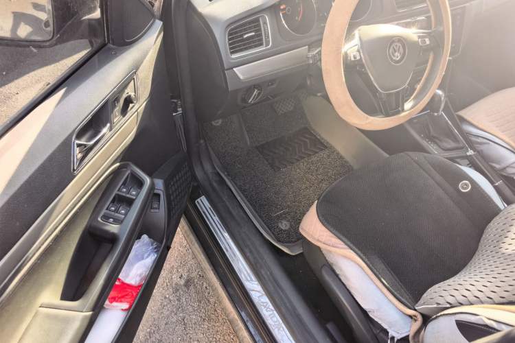 Used Volkswagen Lavida 2015 1.6L Automatic Comfort Edition Driver Seat